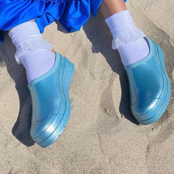 hunter play clogs in blue - Picture 1 of 8